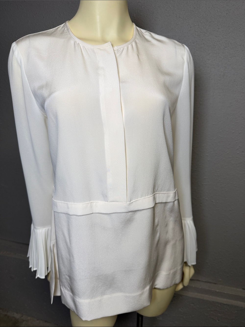 Per Se Cream Long-Sleeve Pleated Cuff Tunic Blouse